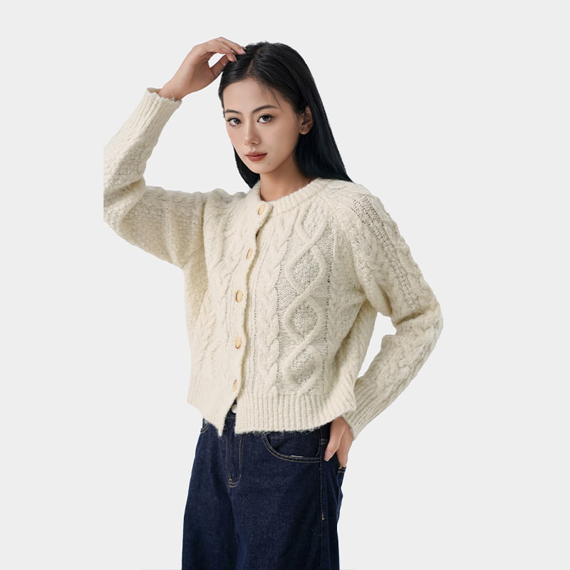 ژاکت‌های کشباف بافتنی چگونه می‌توانند مکمل لباس‌ها یا تیپ‌های مختلف بدن باشند؟