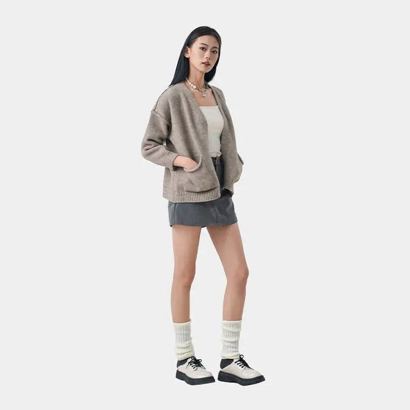 Buttonless 3/4-Sleeve V-Neck Cardigan in Latte Beige